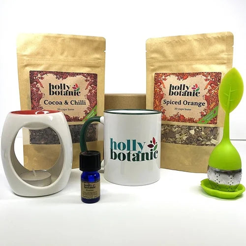 Fabulously Festive gift set includes 20 cup spiced orange tisane, 20 cup cocoa and chilli tisane, festive essential oil blend, oil burner, mug and infuser. Presented in a magnetic-close, cardboard gift box.